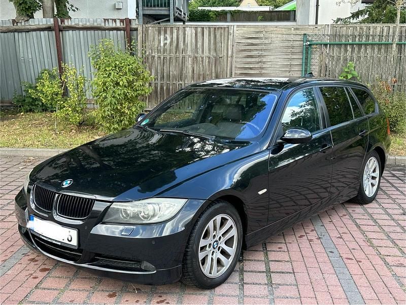 Schwarz Gebraucht 2008 BMW 320 Kombi | 2.250 € (Superpreis) - Bild 1/4