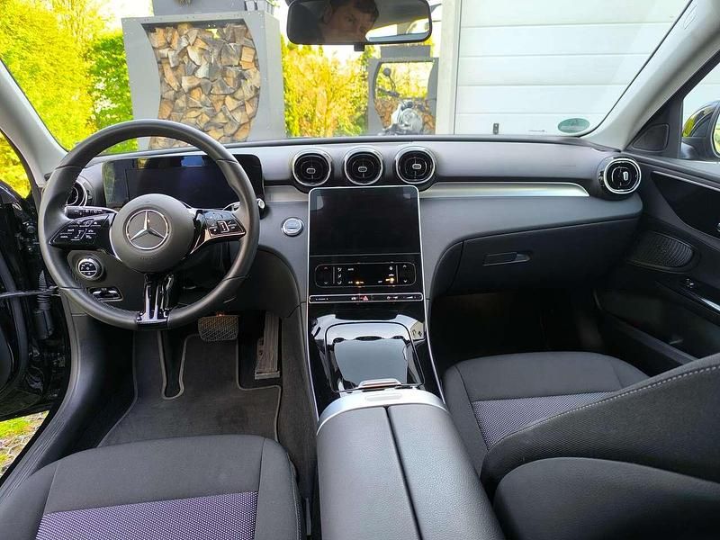 Gebraucht Mercedes C220 200 PS (147 kW) 2024 Schwarz Kombi