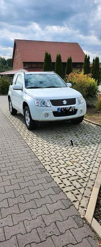 Weiß Gebraucht 2011 Suzuki Vitara SUV | 10.800 € - Bild 1/4