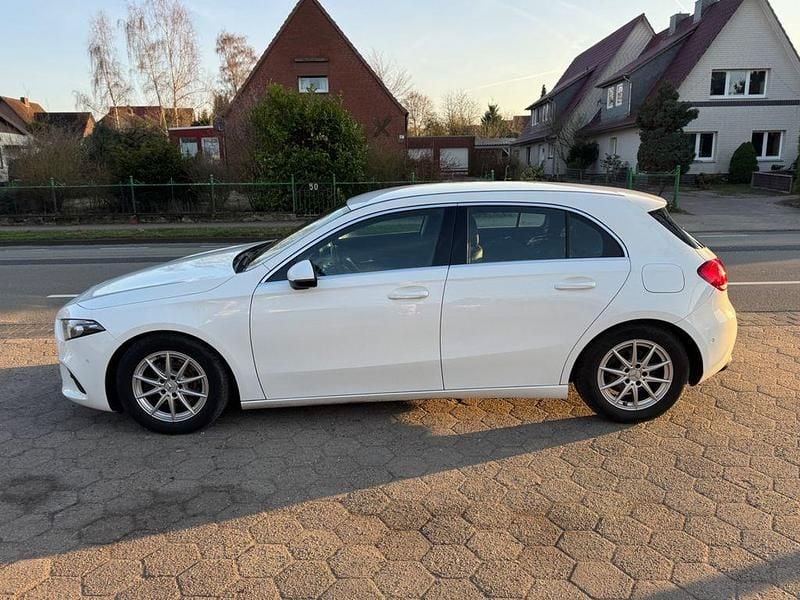 Gebraucht Mercedes A200 Advanced 150 PS (110 kW) 2020 Weiß Limousine