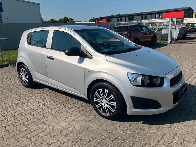 Silber Gebraucht 2013 Chevrolet Aveo Kleinwagen | 3.790 € - Bild 1/4