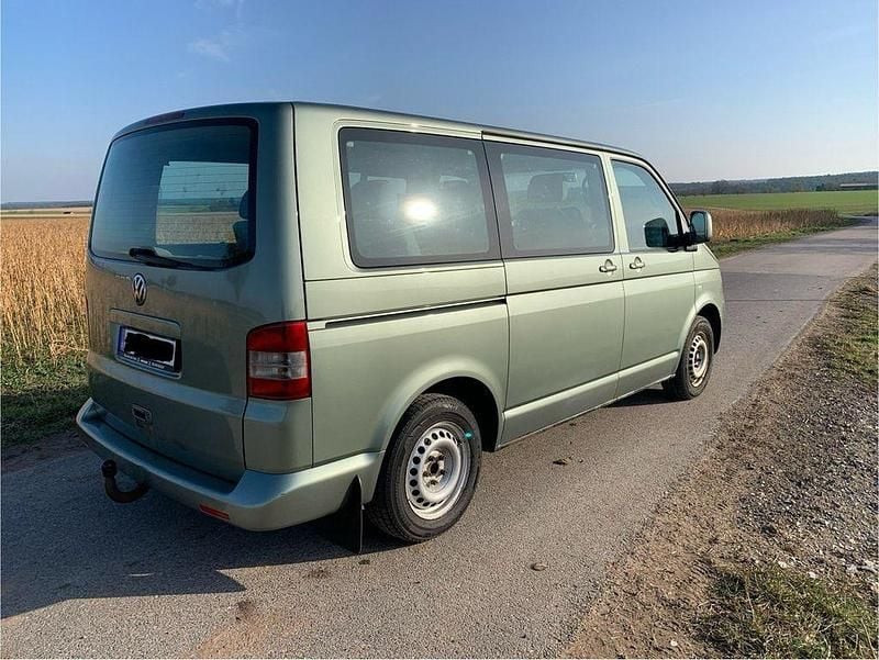 Second-hand VW T5 131 CP (96 kW) 2003 Verde Van