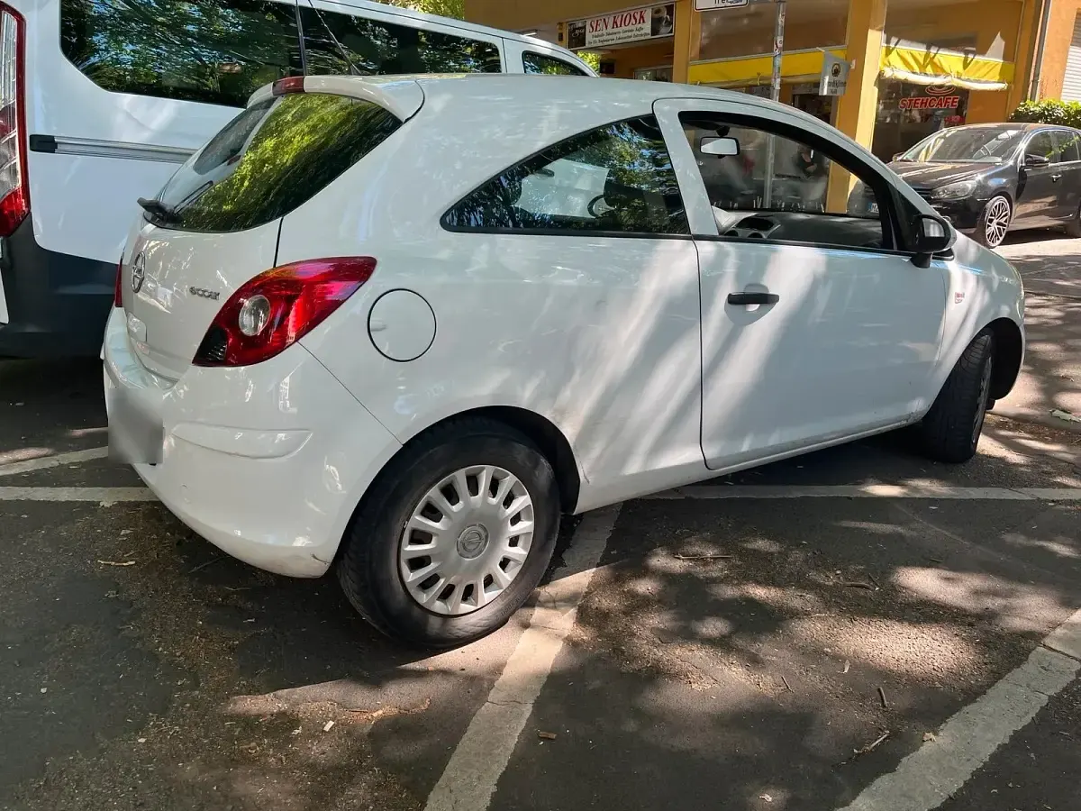 Gebraucht Opel Corsa 75 PS (55 kW) 2012 Weiß Kleinwagen