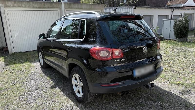 Second-hand VW Tiguan 140 CP (102 kW) 2011 Negru SUV