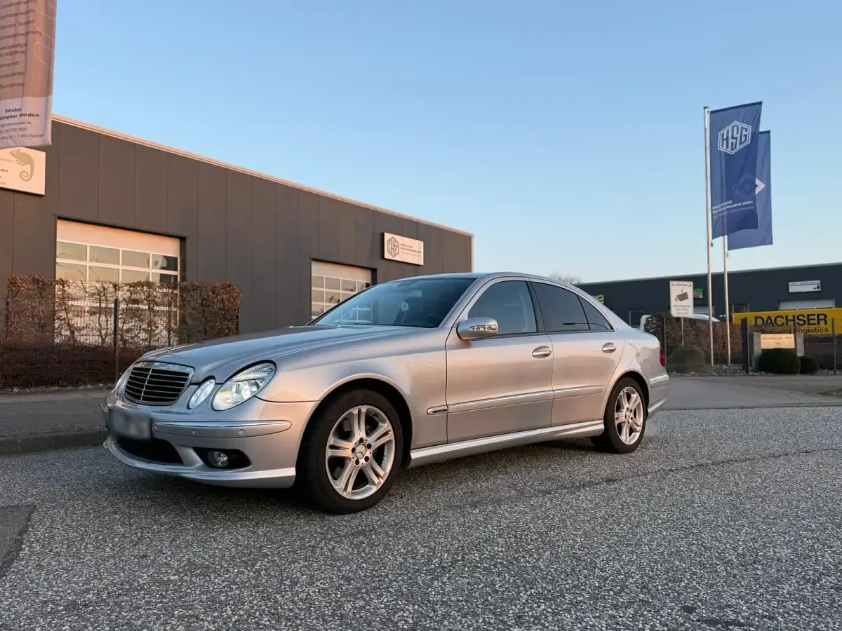 Gebraucht Mercedes E320 Avantgarde 224 PS (164 kW) 2002 Silber Limousine