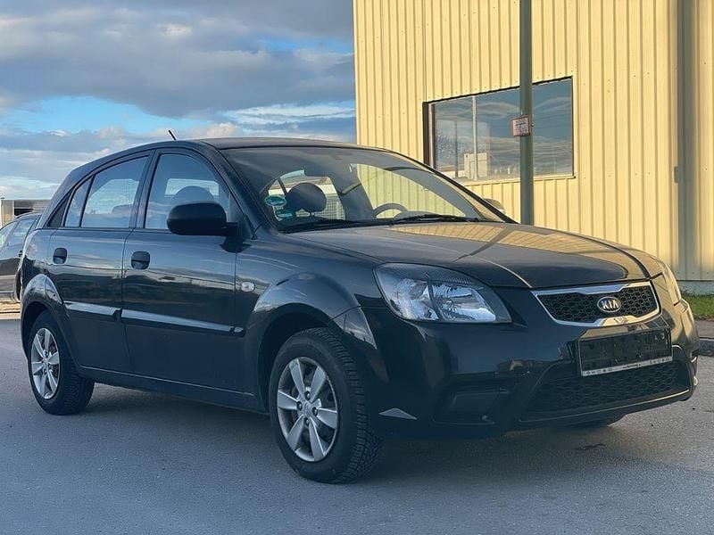 Schwarz Gebraucht 2010 Kia Rio Attract Limousine | 1.300 € (Superpreis) - Bild 1/4