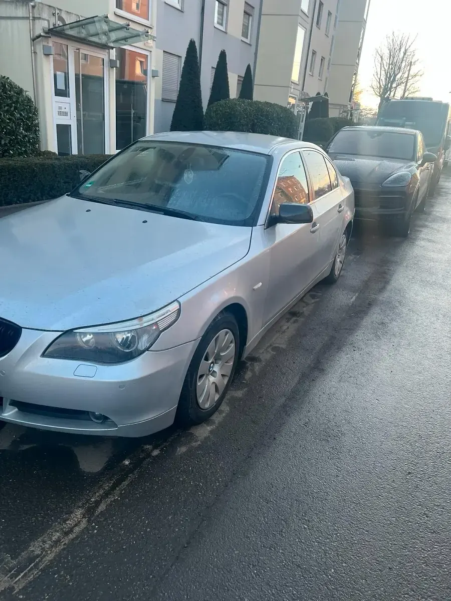 Gebraucht BMW 523 170 PS (125 kW) 2005 Grau Limousine