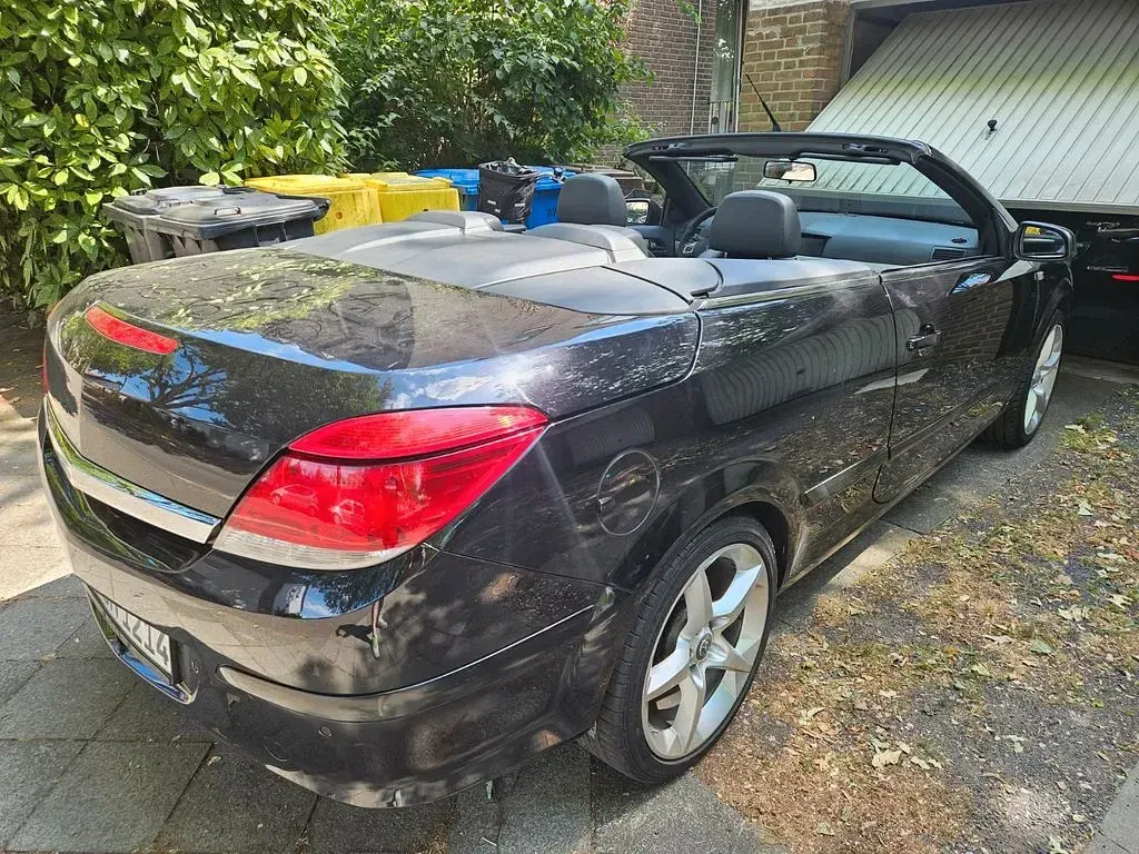 Gebraucht Opel Astra 140 PS (102 kW) 2006 Schwarz Cabrio