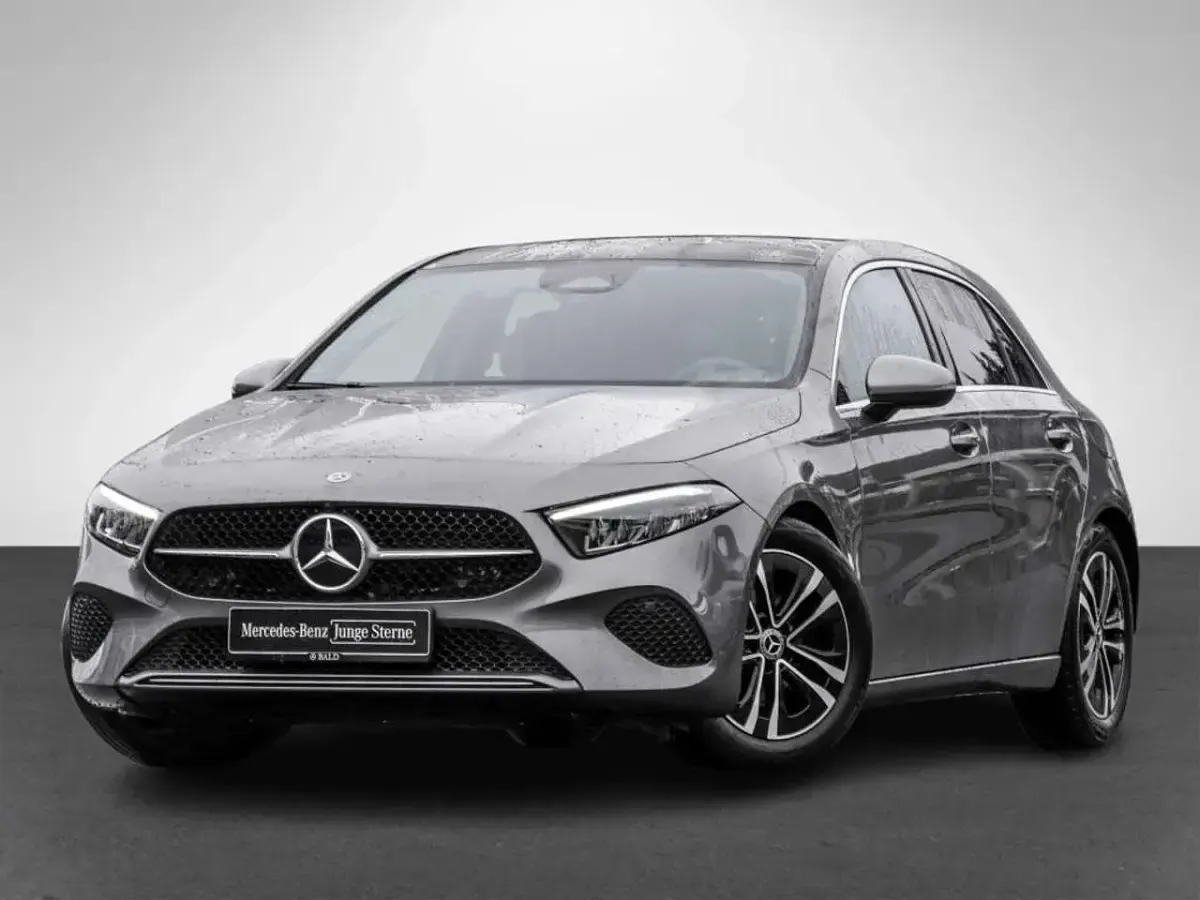 Gebraucht Mercedes A200 Progressive 150 PS (110 kW) 2024 Grau metalliclack mountaingra Limousine
