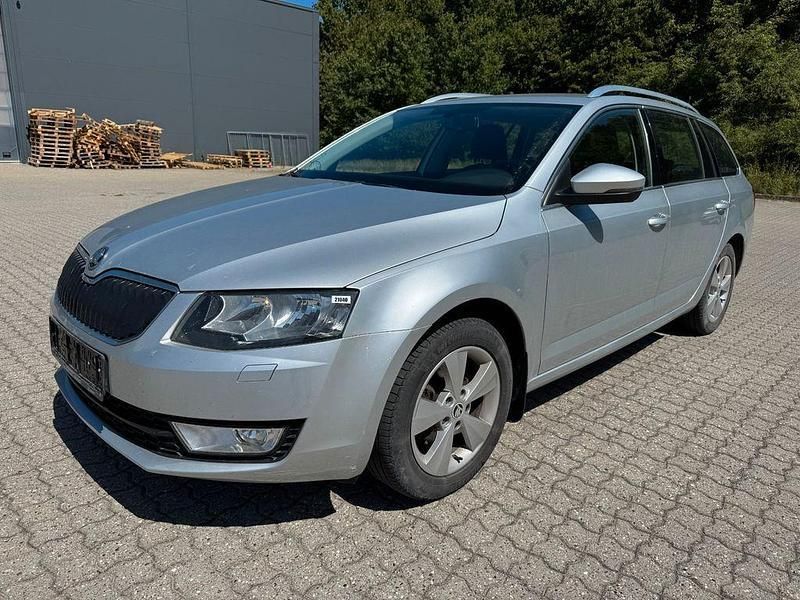 Silber Gebraucht 2016 Skoda Octavia Style Kombi | 7.500 € (Superpreis) - Bild 1/4