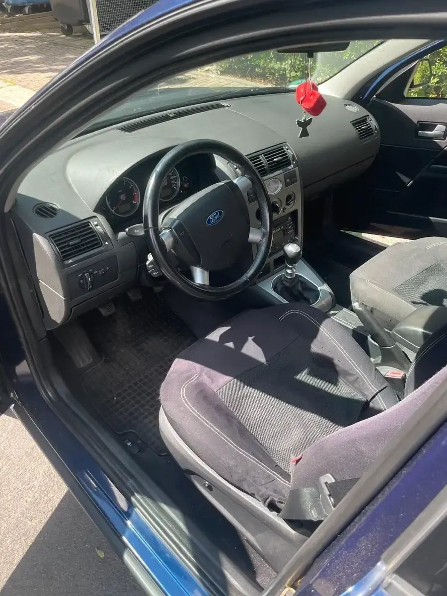 Gebraucht Ford Mondeo 146 PS (107 kW) 2002 Blau Kombi