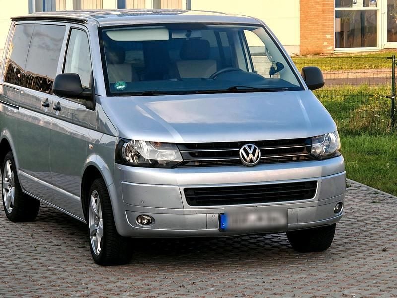 Silber Gebraucht 2012 VW Multivan Van | 17.300 € - Bild 1/4