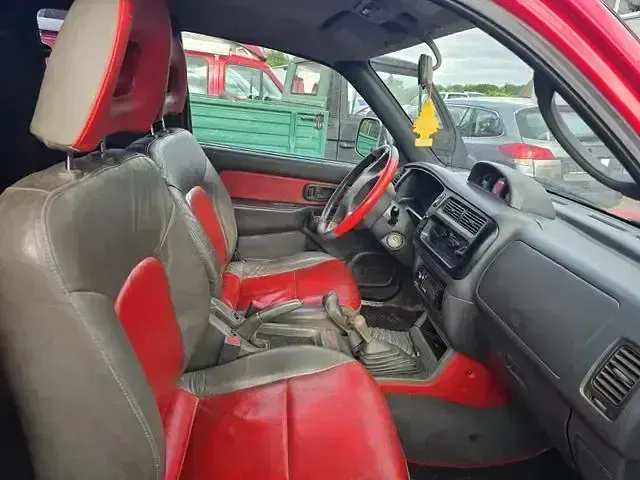 Gebraucht Mitsubishi L200 281 PS (206 kW) 2000 Rot Pickup