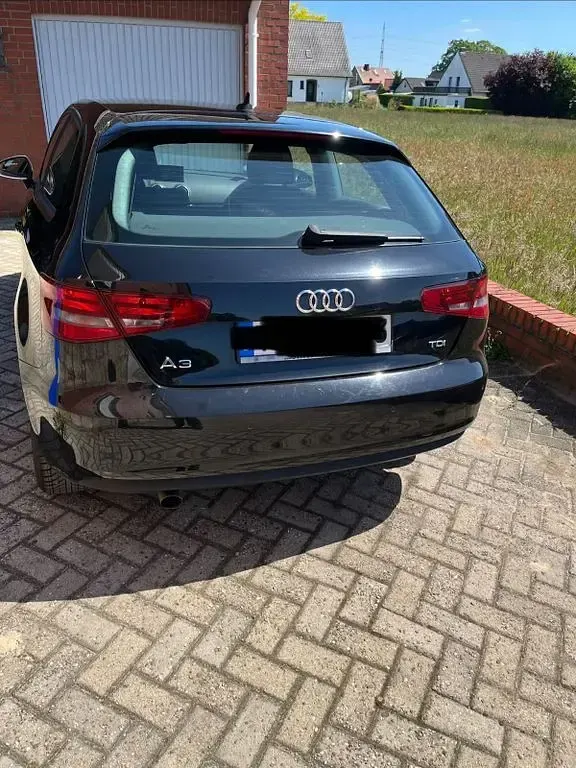 Gebraucht Audi A3 Ambiente 110 PS (80 kW) 2015 Schwarz Limousine