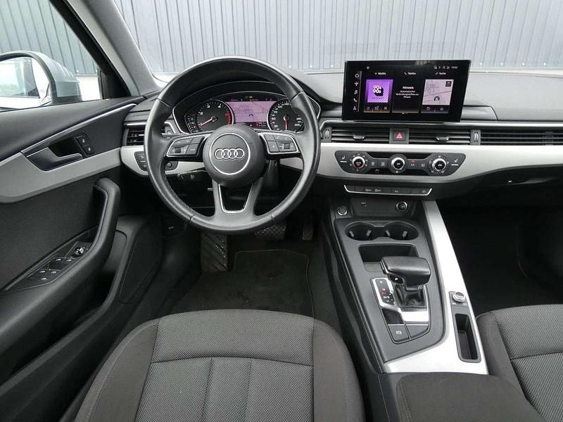 Gebraucht Audi A4 163 PS (119 kW) 2021 Florettsilber Kombi