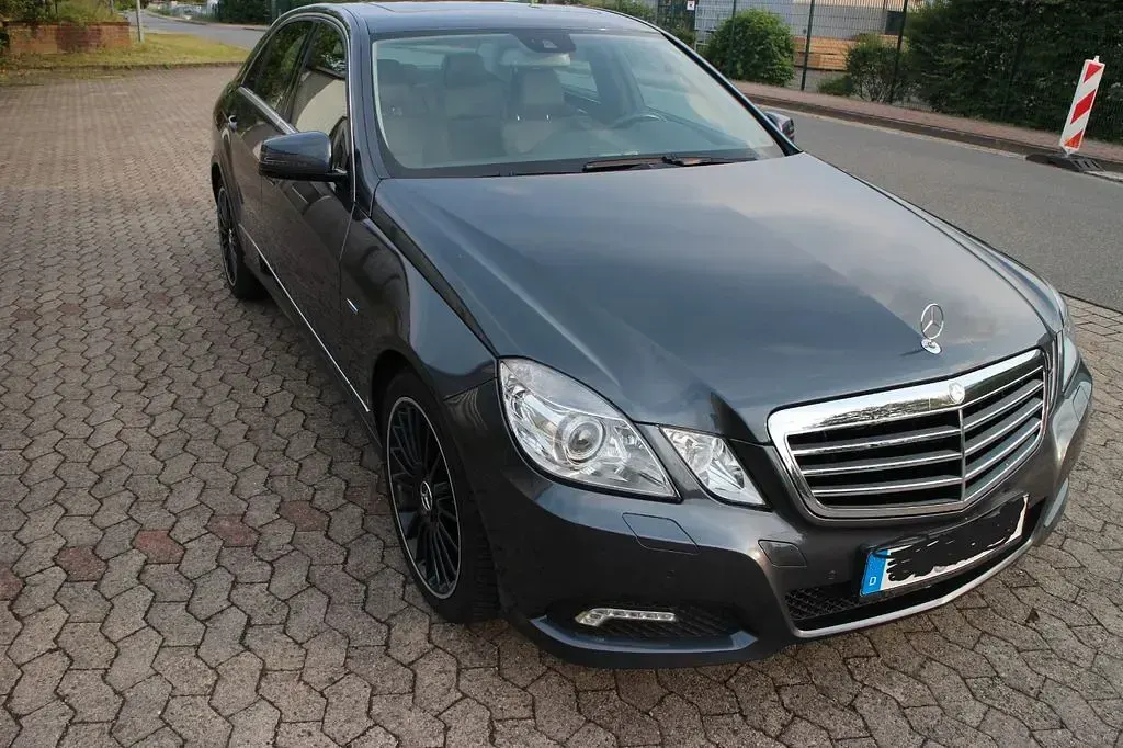 Gebraucht Mercedes E350 292 PS (214 kW) 2010 Schwarz Limousine