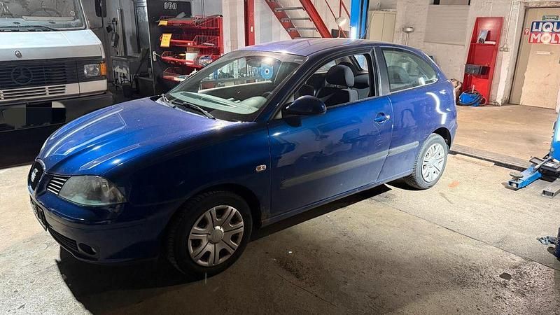 Blau Gebraucht 2005 Seat Ibiza Limousine | 1.099 € (Fairer Preis) - Bild 1/4