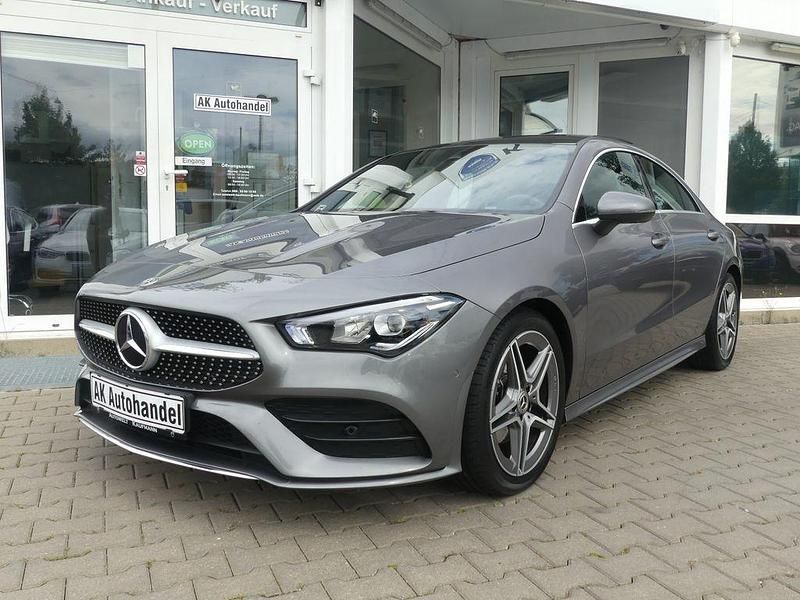 Mountaingrau met. Gebraucht 2019 Mercedes CLA180 AMG line Limousine | 23.990 € (Fairer Preis) - Bild 1/4