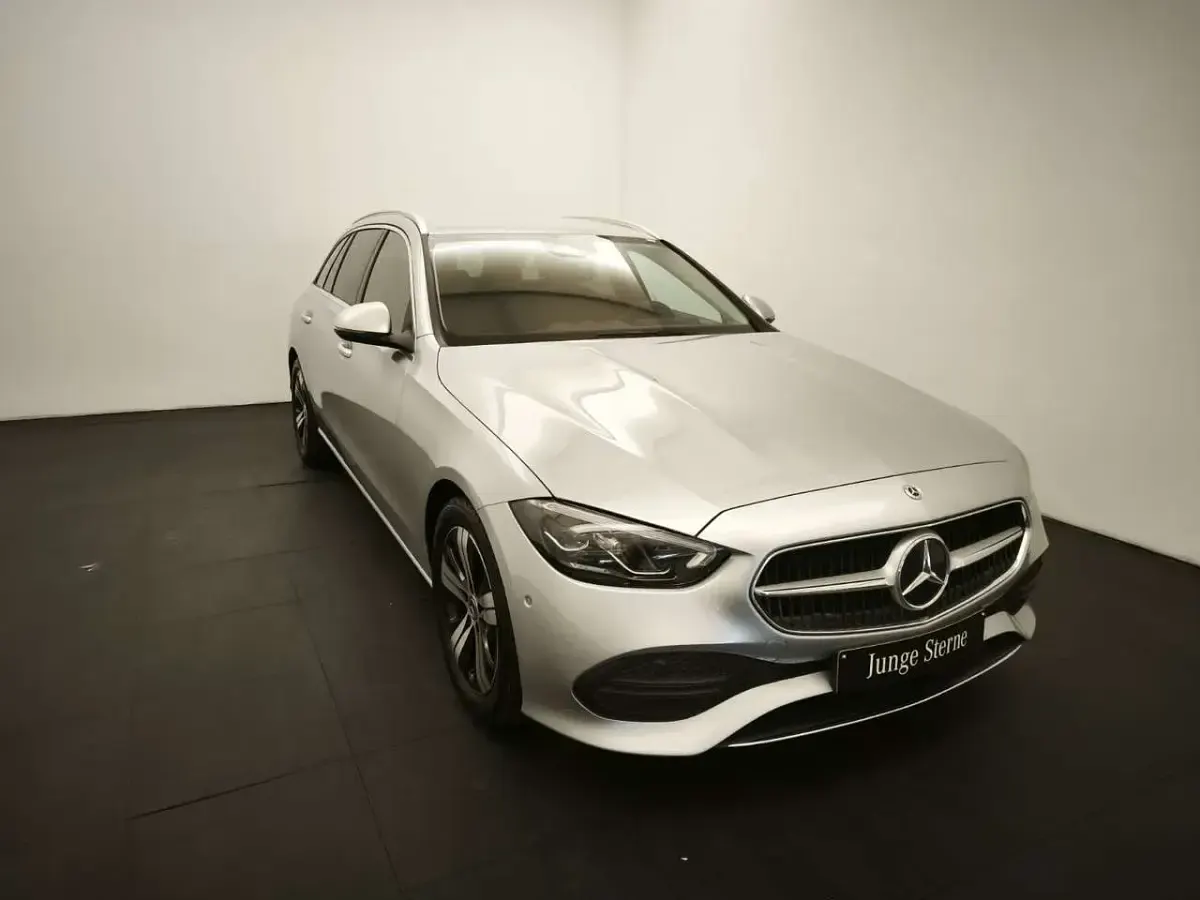 Gebraucht Mercedes C220 Advanced Plus 197 PS (144 kW) 2023 Metalliclack hightechsilber Kombi