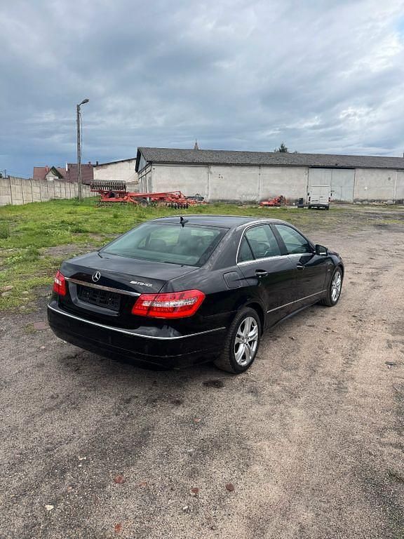 Gebraucht Mercedes E250 Avantgarde 204 PS (150 kW) 2009 Schwarz Limousine