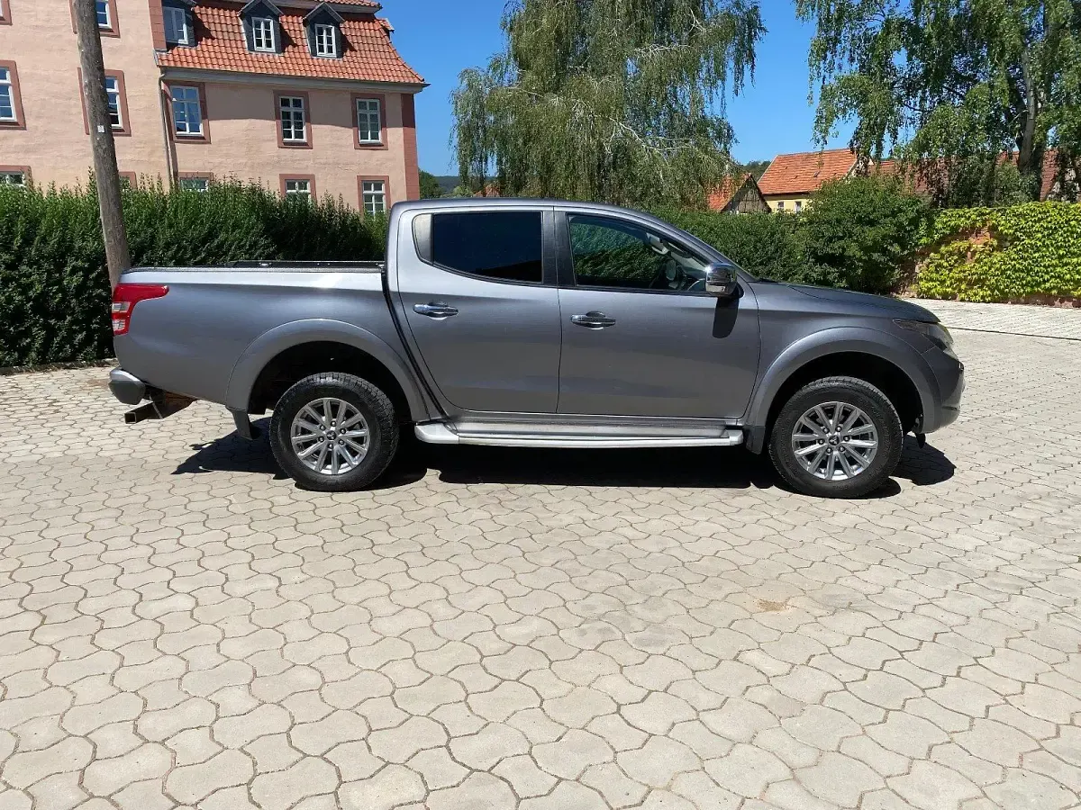 Gebraucht Mitsubishi L200 181 PS (133 kW) 2018 Grau Pickup