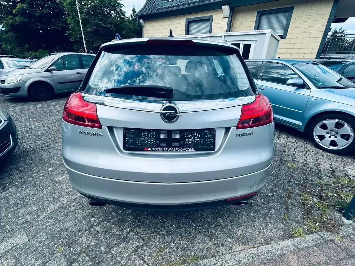 Gebraucht Opel Insignia 220 PS (161 kW) 2010 Argon silber/ice silver (m2) Kombi