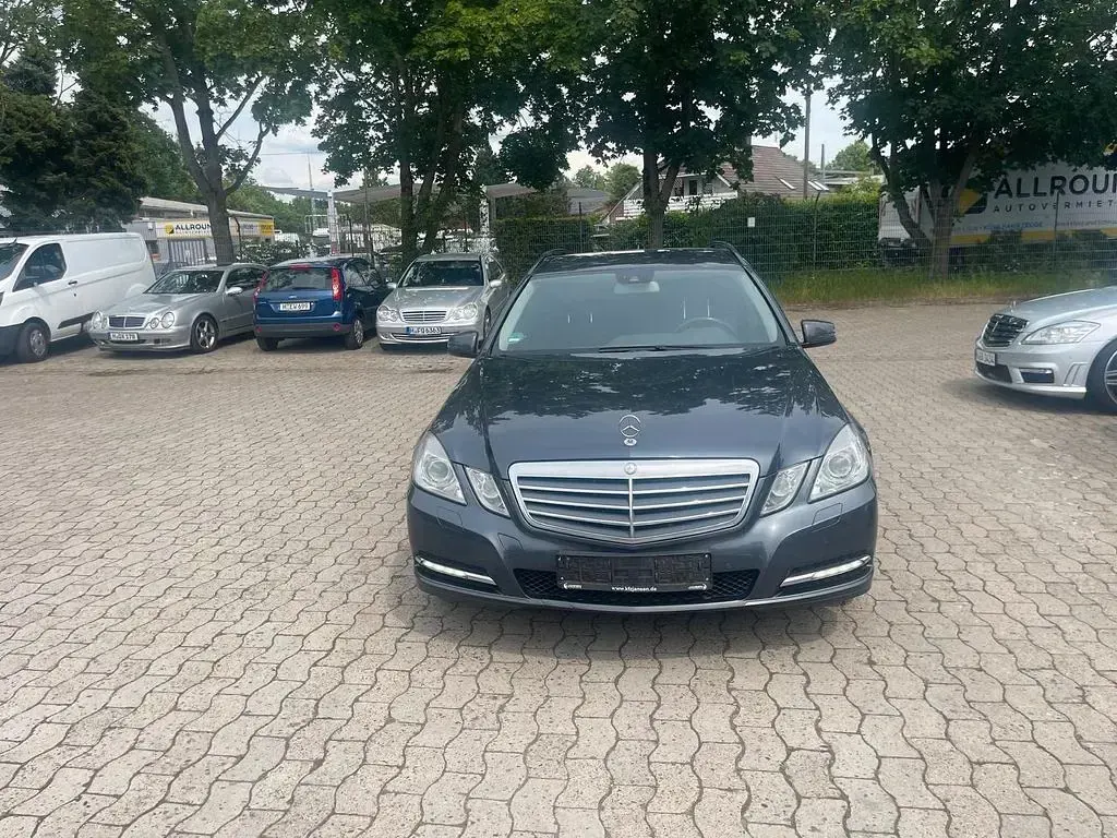 Gebraucht Mercedes E220 170 PS (125 kW) 2010 Grau Kombi