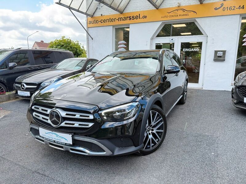 Schwarz Gebraucht 2022 Mercedes E220 Limousine | 30.990 € (Etwas zu teuer) - Bild 1/4