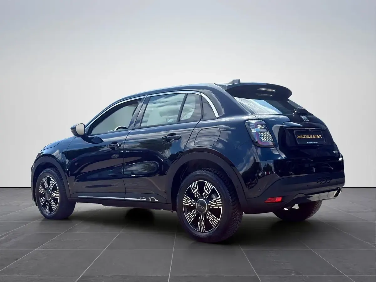 Gebraucht Fiat 600 Basis 101 PS (74 kW) 2024 Schwarz SUV
