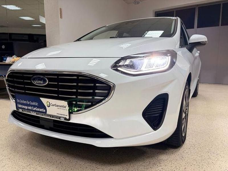 Gebraucht Ford Fiesta Titanium 101 PS (74 kW) 2023 Weiß Limousine