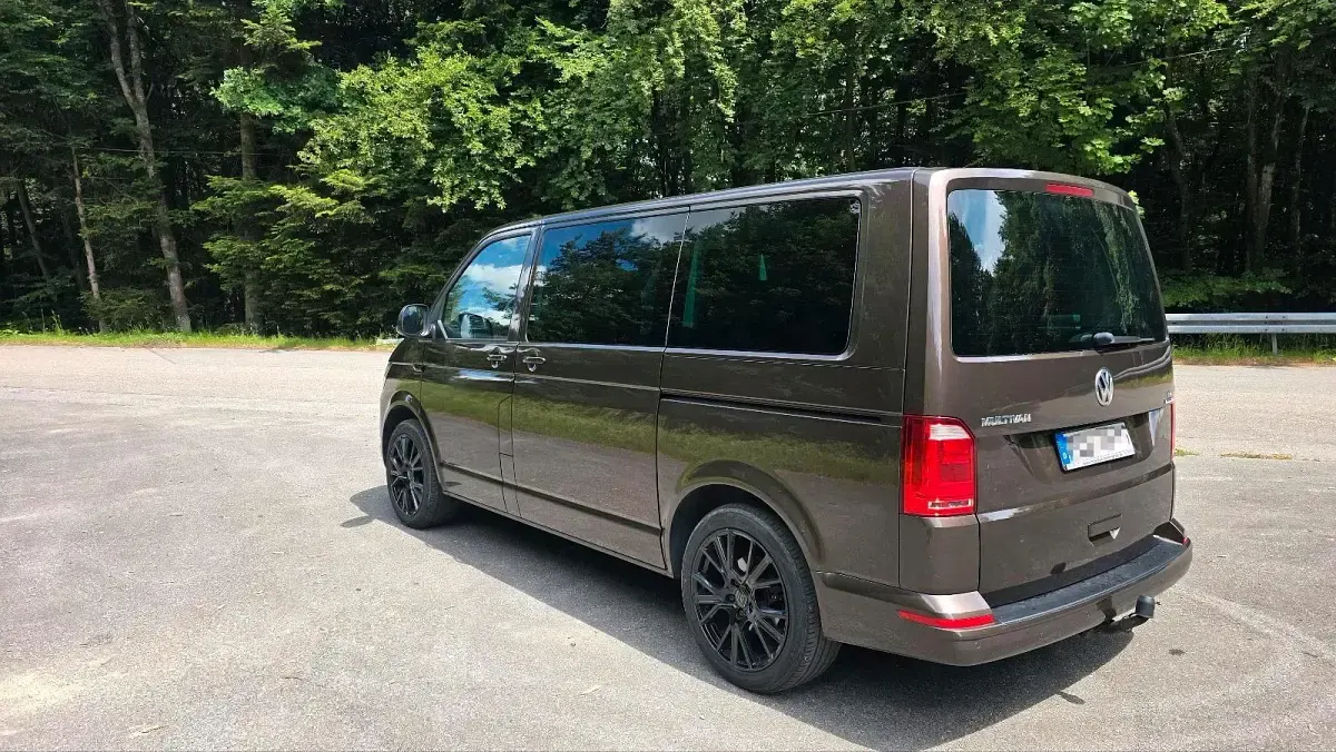 Gebraucht VW Multivan 150 PS (110 kW) 2016 Braun Van / Kleinbus