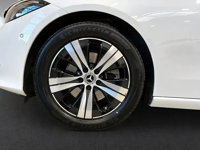 Gebraucht Mercedes C220 Avantgarde 200 PS (147 kW) 2025 Andere Limousine