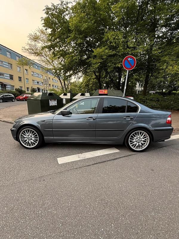 Grau Gebraucht 2001 BMW 320 Limousine | 5.000 € (Etwas zu teuer) - Bild 1/4