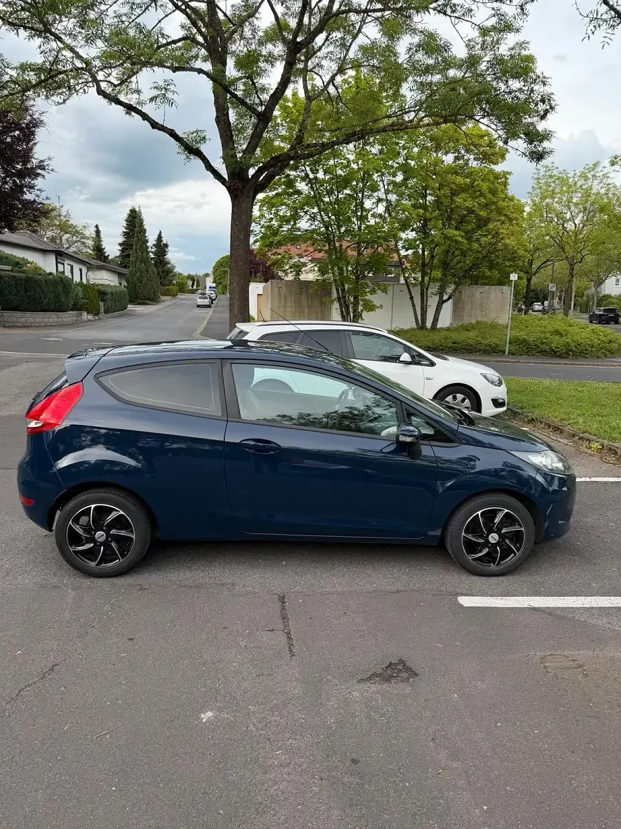 Gebraucht Ford Fiesta 97 PS (71 kW) 2009 Blau Kleinwagen