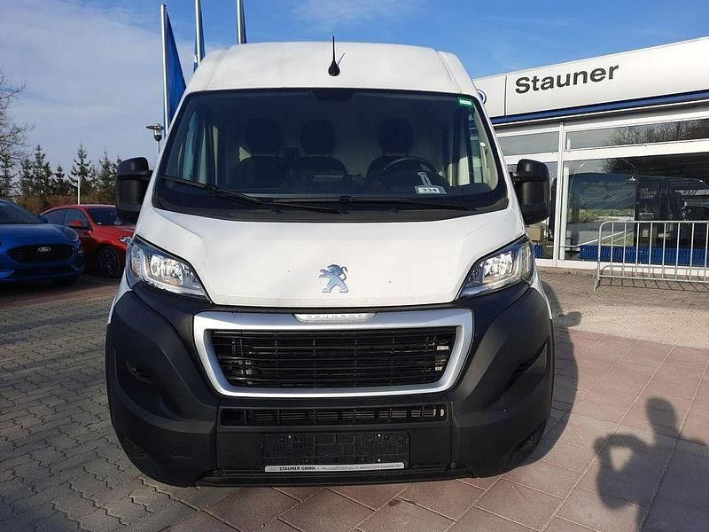 Gebraucht Peugeot Boxer 140 PS (102 kW) 2024 Lackierung weiss icy/deckende Van
