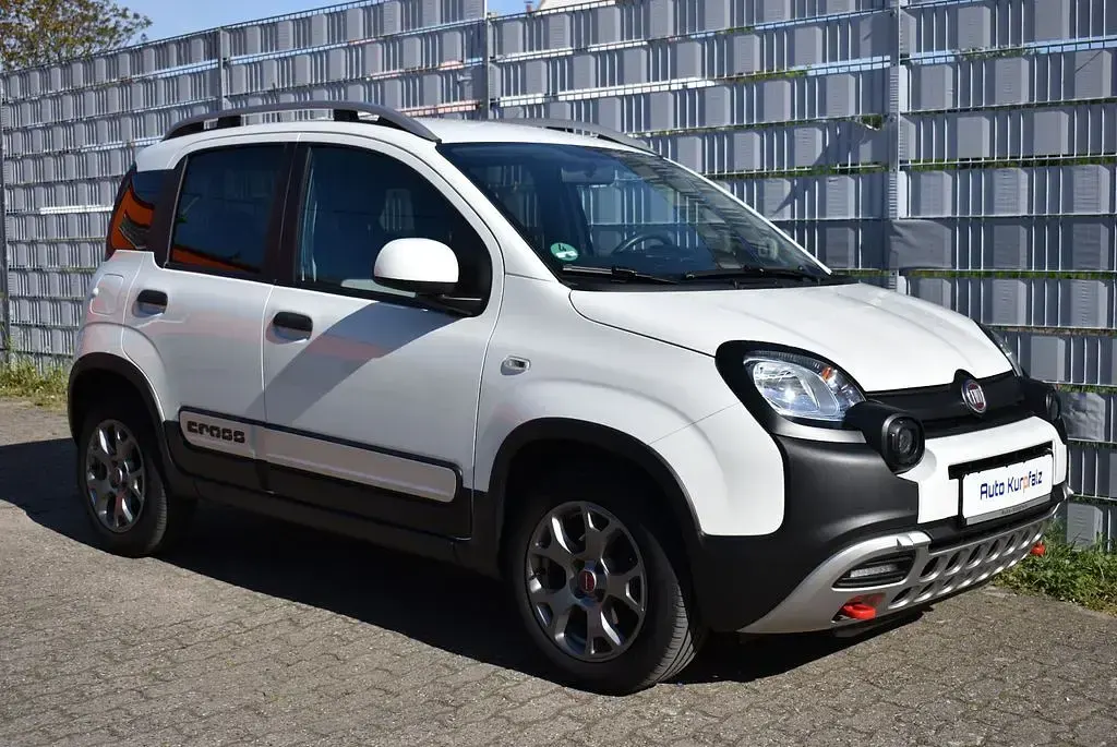 Gebraucht Fiat Panda Cross 69 PS (50 kW) 2022 Weiß Kleinwagen