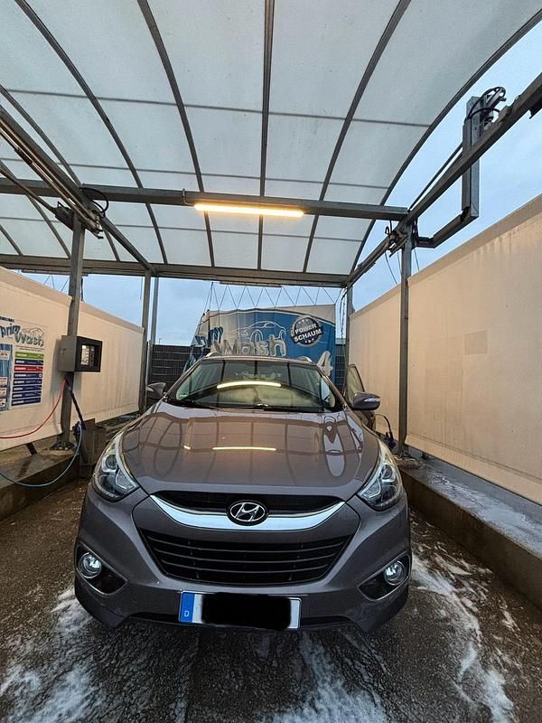 Braun Gebraucht 2015 Hyundai ix35 SUV | 8.100 € (Superpreis) - Bild 1/4