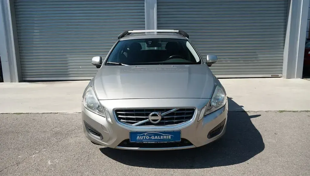 Gebraucht Volvo V60 Kinetic 163 PS (119 kW) 2010 Gold Kombi