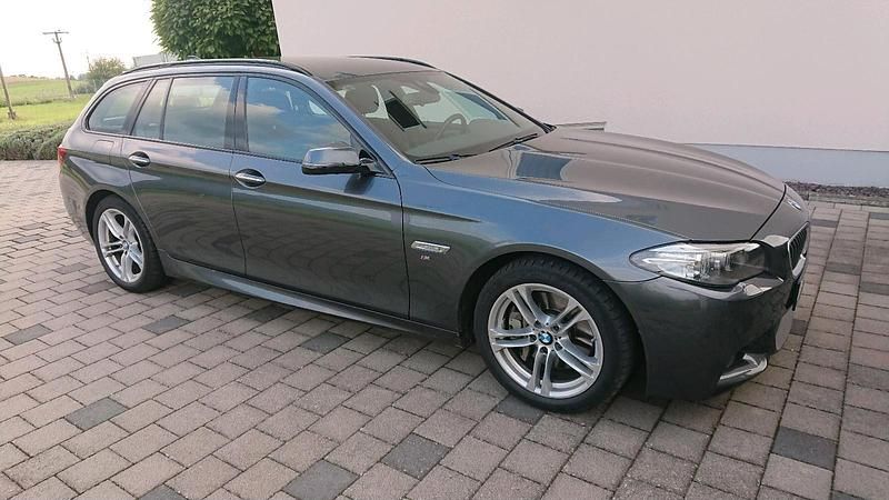 Grau Gebraucht 2016 BMW 530 Luxury Line Kombi | 19.400 € - Bild 1/2