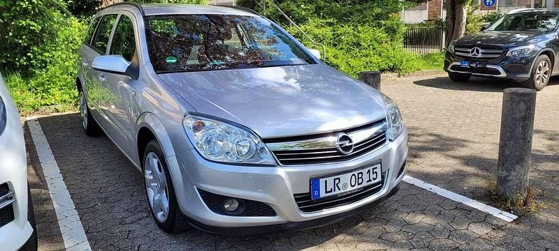 Grau Gebraucht 2008 Opel Astra Kombi | 2.800 € (Fairer Preis) - Bild 1/4