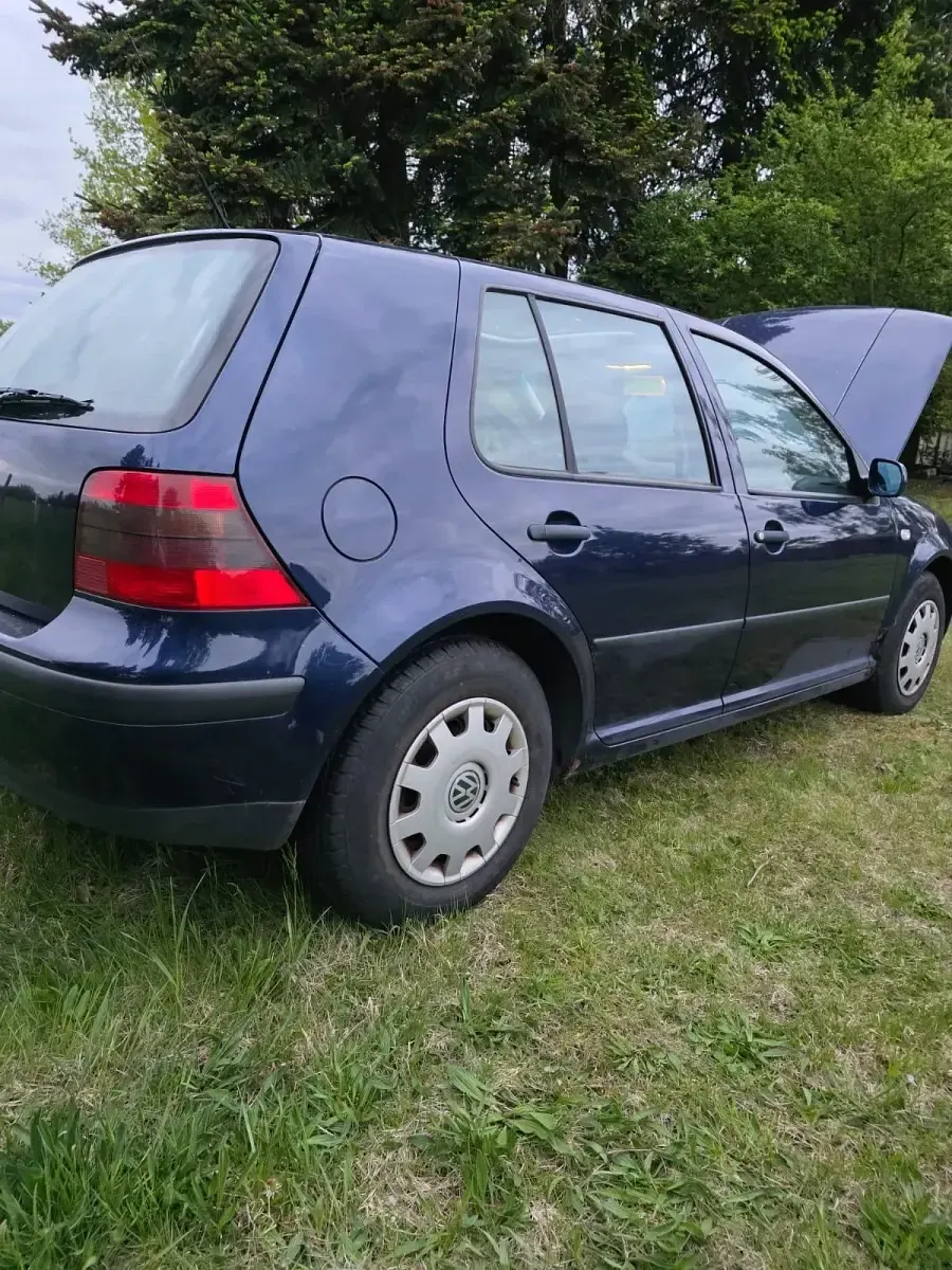 Gebraucht VW Golf IV 75 PS (55 kW) 2001 Blau Kleinwagen