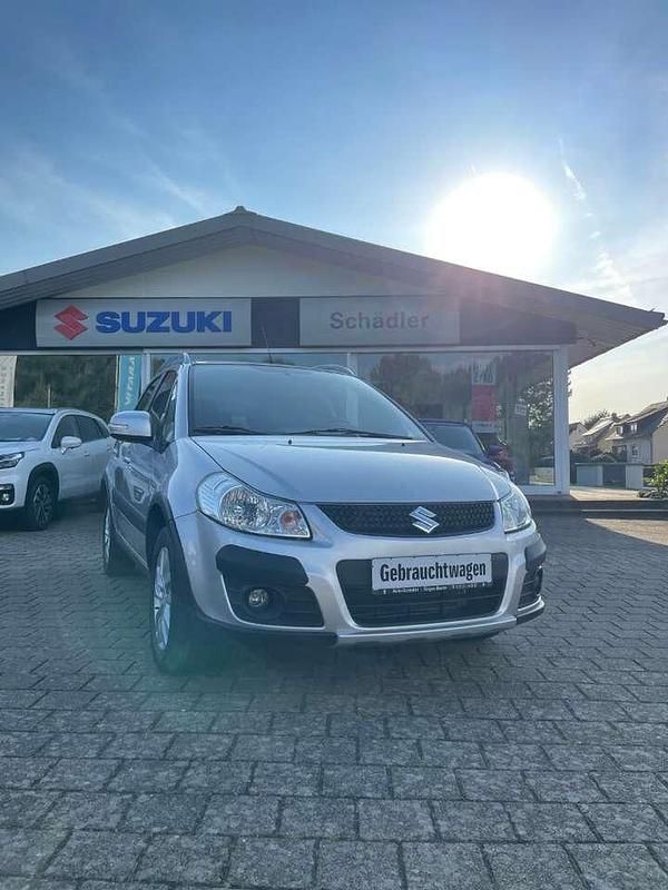 Silber Gebraucht 2013 Suzuki SX4 Style SUV | 9.200 € (Fairer Preis) - Bild 1/4