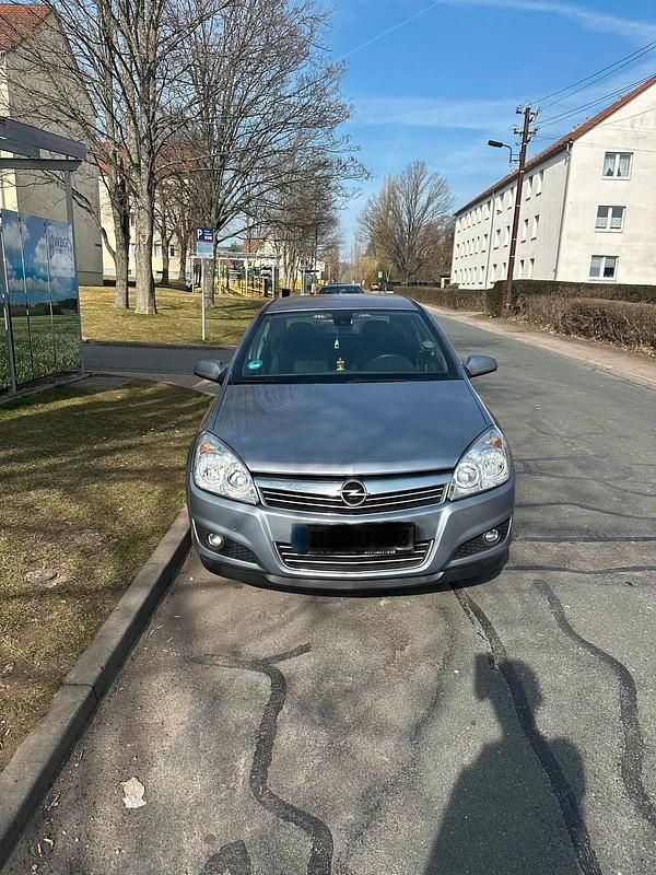 Gebraucht Opel Astra 105 PS (77 kW) 2008 Silber Limousine
