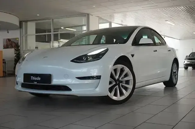 Gebraucht Tesla Model 3 366 kW (498 PS) 2023 Weiß metallic Limousine