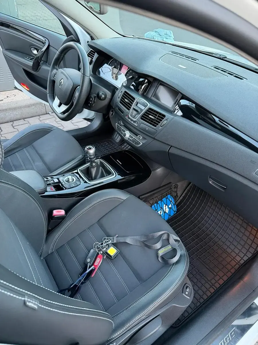 Gebraucht Renault Laguna III Bose Edition 150 PS (110 kW) 2011 Weiß Kombi