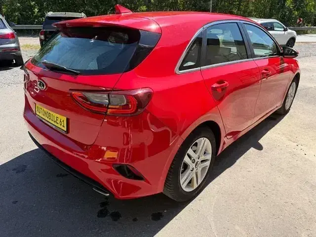Gebraucht Kia Ceed Vision 140 PS (102 kW) 2019 Rot Kleinwagen
