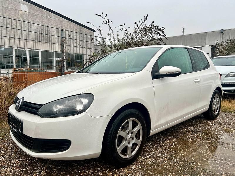 Gebraucht VW Golf VI 85 PS (62 kW) 2011 Weiß Kleinwagen