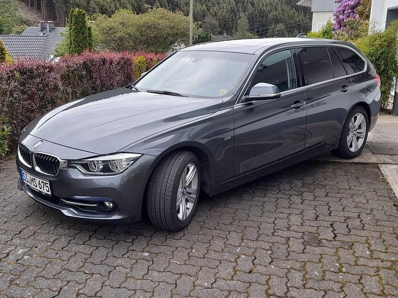 Grau Gebraucht 2017 BMW 318 Sport Line Kombi | 15.950 € (Fairer Preis) - Bild 1/4