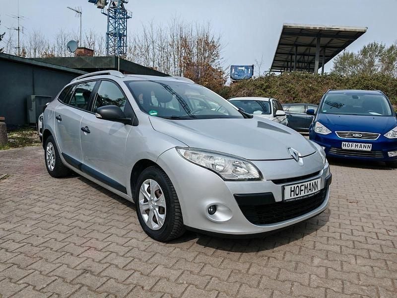Gebraucht Renault Mégane III 106 PS (77 kW) 2011 Silber Limousine