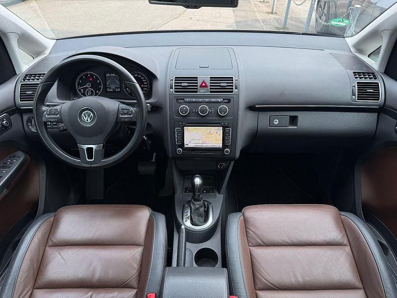 Gebraucht VW Touran Highline 150 PS (110 kW) 2014 Blau Van / Kleinbus